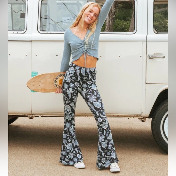 Ghanda Co.‎ Rosa Blue Paisley Knit Flare Pants Size 8 - Picture 1 of 12